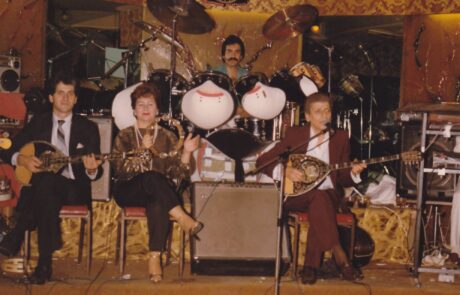 1983 Νίκος Καρανικόλας, Βούλα Γκίκα στο κέντρο Μύκονος Σύδνεϊ.